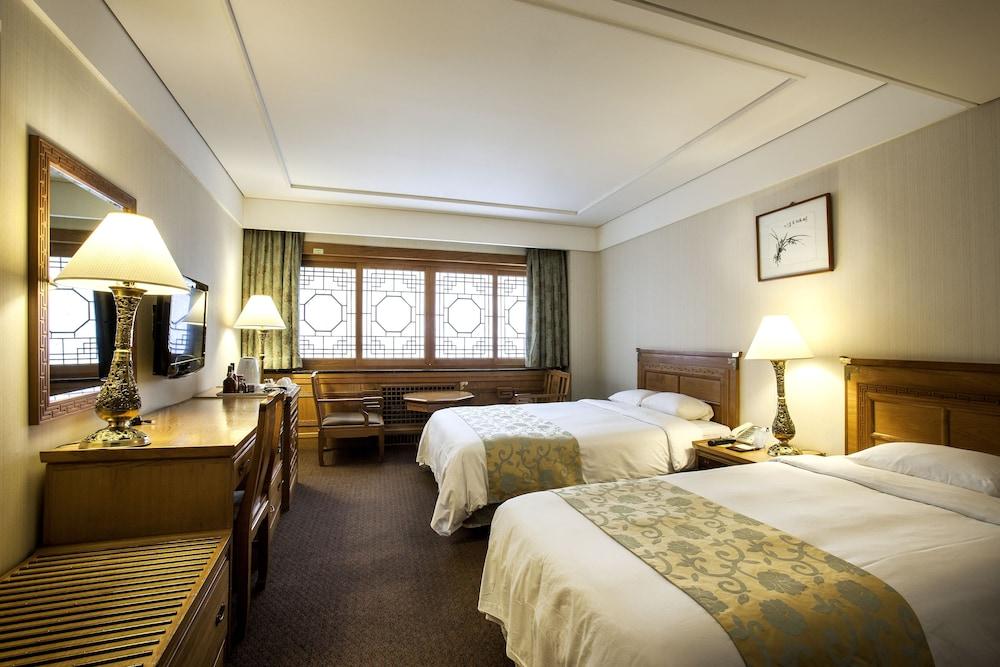 Commodore Hotel Busan - Room