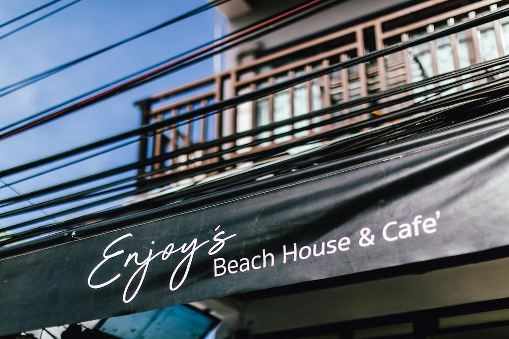 Enjoy's Beach House & Cafe' - Interior Entrance