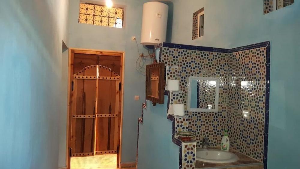 Tioute Guestshouse Chez Abdelmajid - Bathroom