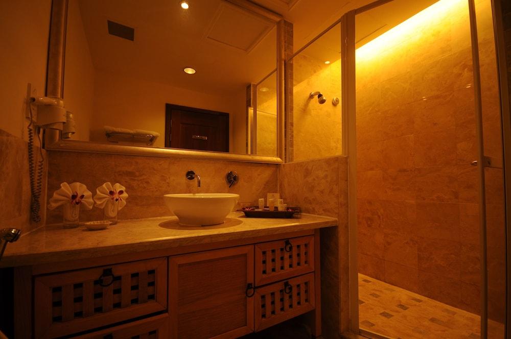 لانكاوي لاجون باي أومباك فيلا - Bathroom Sink