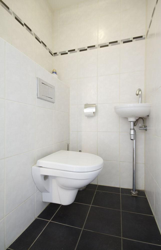 Rembrandtpleinhouse Apartments - Bathroom