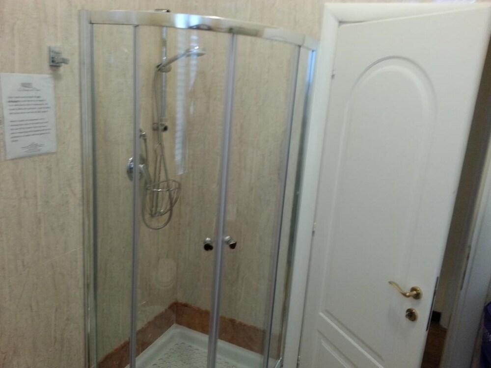 Le Stanze del Papa - Bathroom Shower