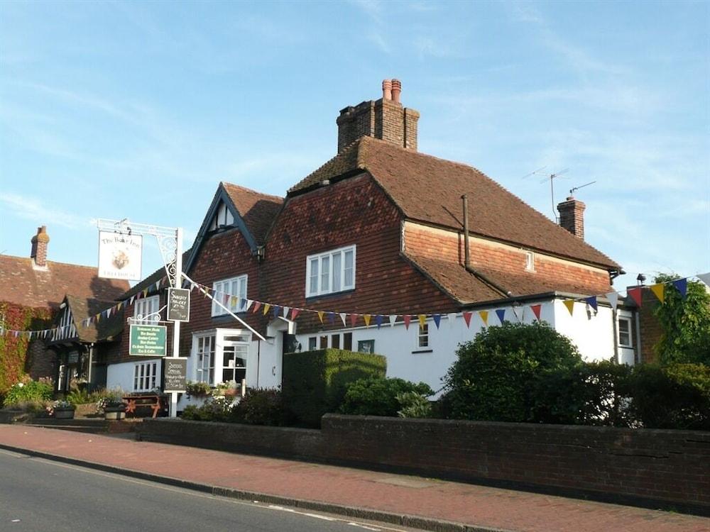The Bear Inn and Burwash Motel - Featured Image