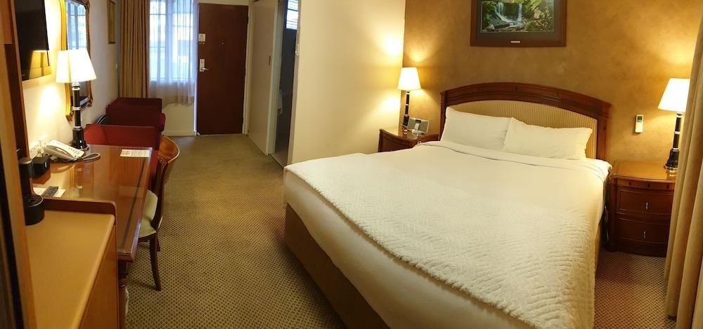 Country Plaza Queanbeyan - Room