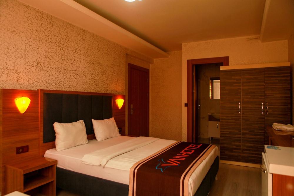 Van Hotel - Room