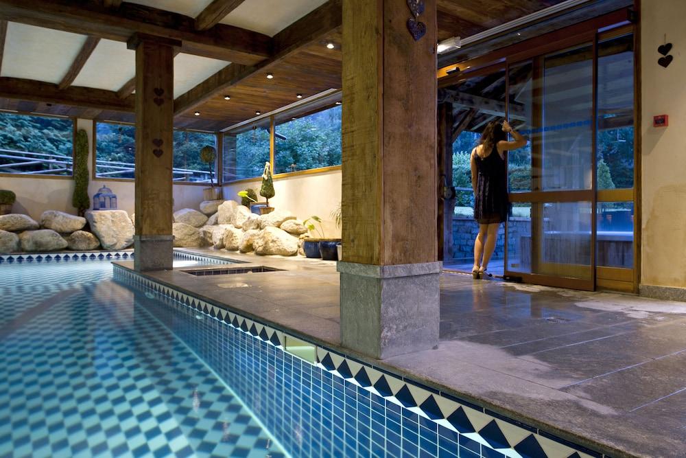 Les Grands Montets Hôtel & Spa - Indoor Pool