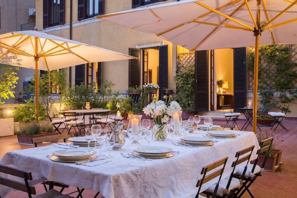 Palazzo Berardi - Outdoor Banquet Area