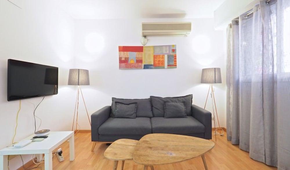 BarcelonaForRent Sant Pau Barcelona Suites - Living Area