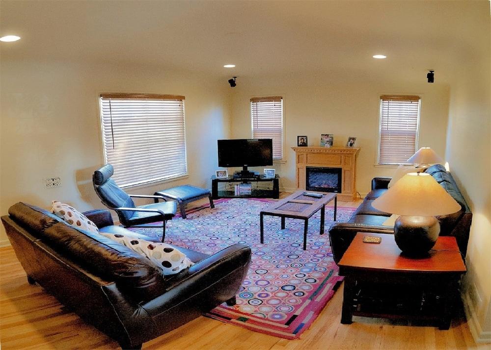 3-Bedroom Cottage Near Sugarhouse Park - Featured Image
