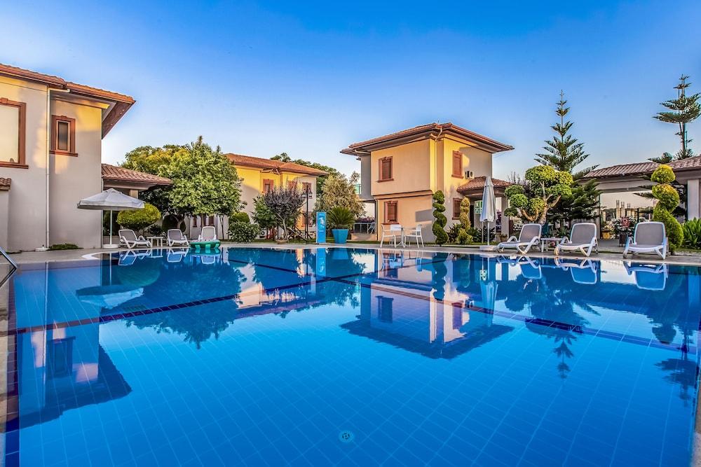 Vista Villas & Suites - Outdoor Pool