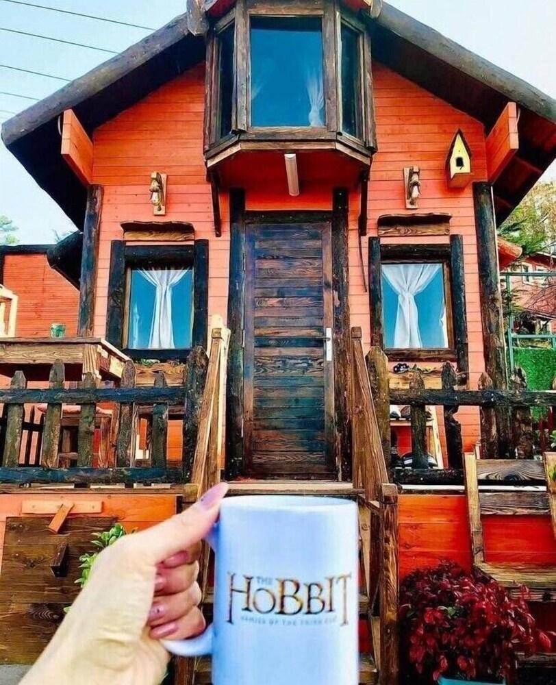 The Hobbit House - Exterior detail