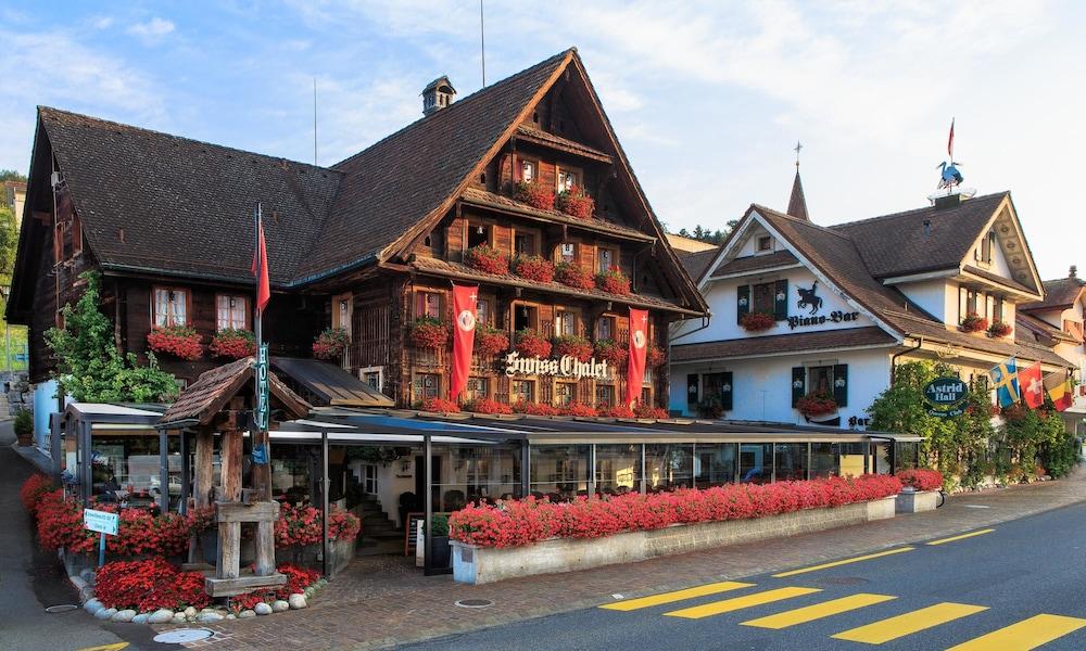 Swiss-Chalet Merlischachen - Historik Chalet-Hotel Lodge - Featured Image