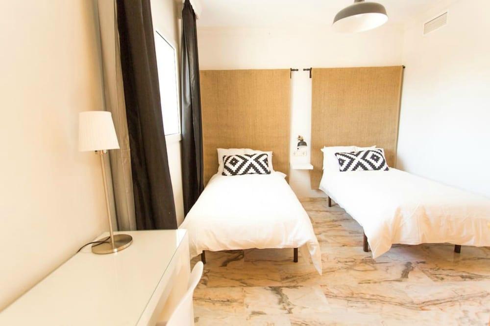 Villa Luxury Puerto Marina - Room