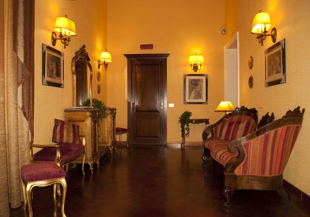 Domus Livia Luxury Suites - Lobby
