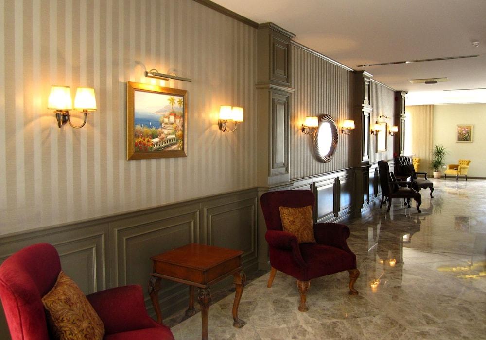 Sarban Hotel - Lobby Sitting Area