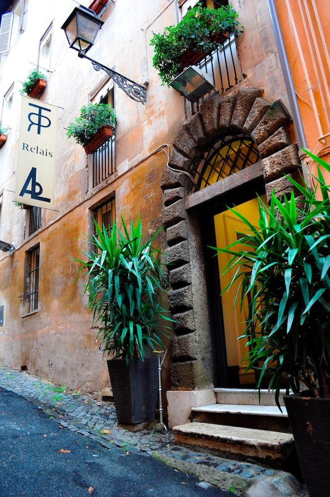 Relais Palazzo Taverna - Featured Image