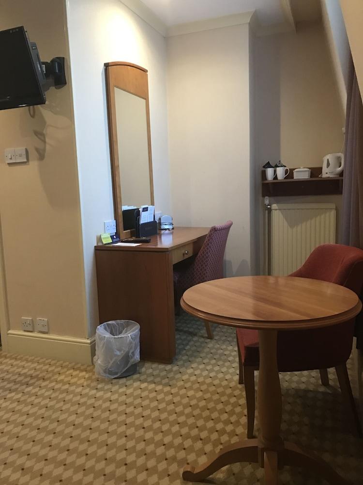 Crown and Mitre Hotel - Room