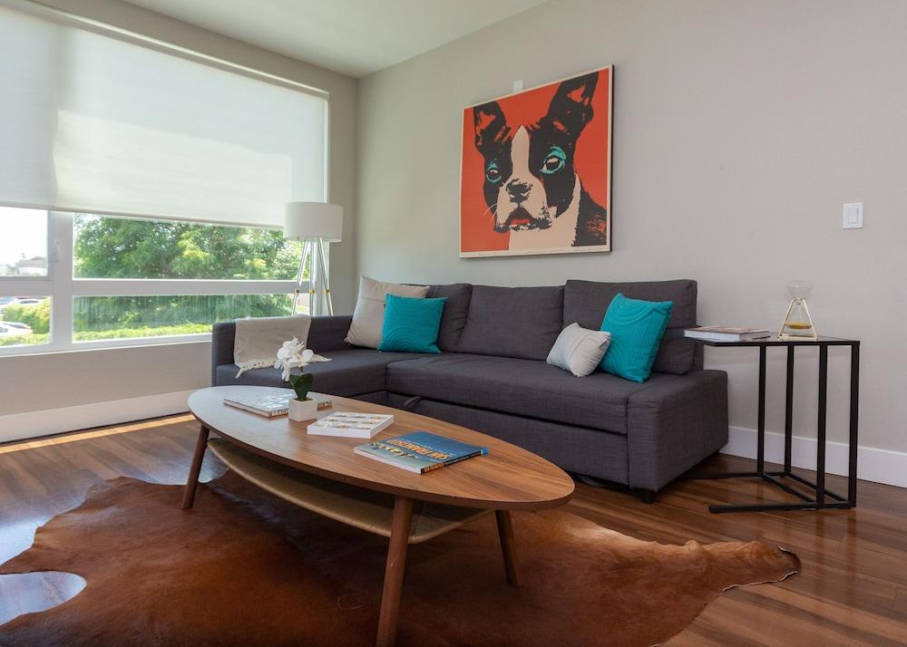 Kasa Santa Clara South Apartments - Living Room