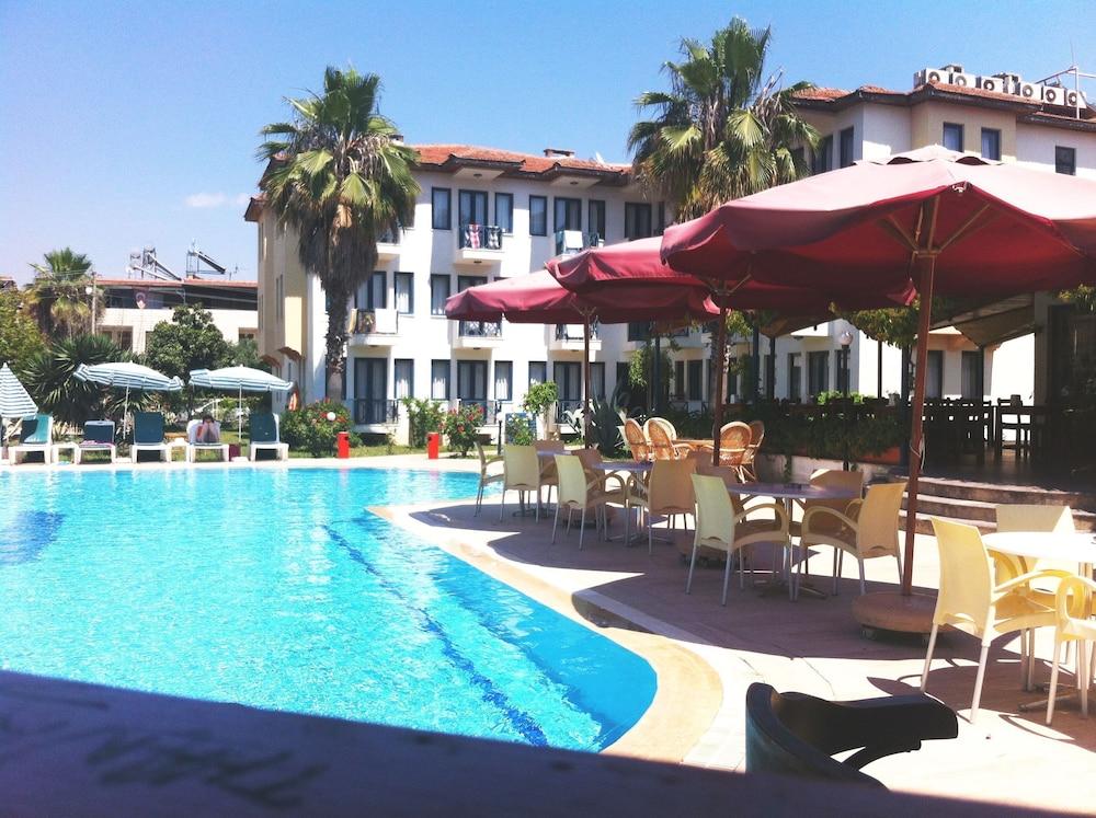 Bezay Hotel - Outdoor Pool