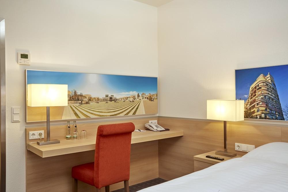 H+ Hotel Darmstadt - Room