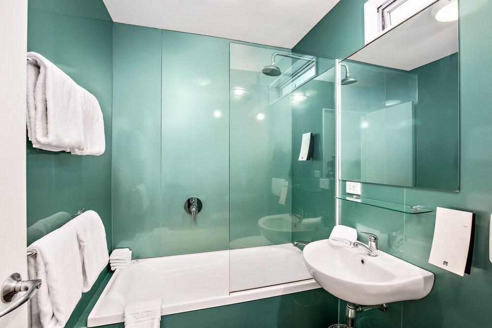 Waipu Cove Resort - Bathroom