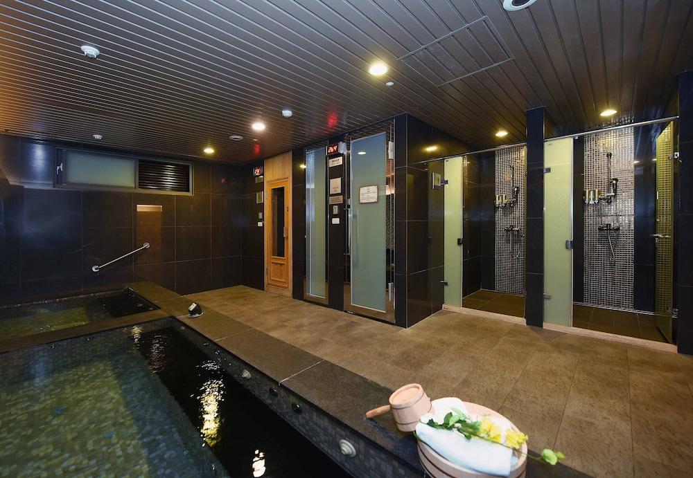 فولون تايباي إيست - Indoor Spa Tub