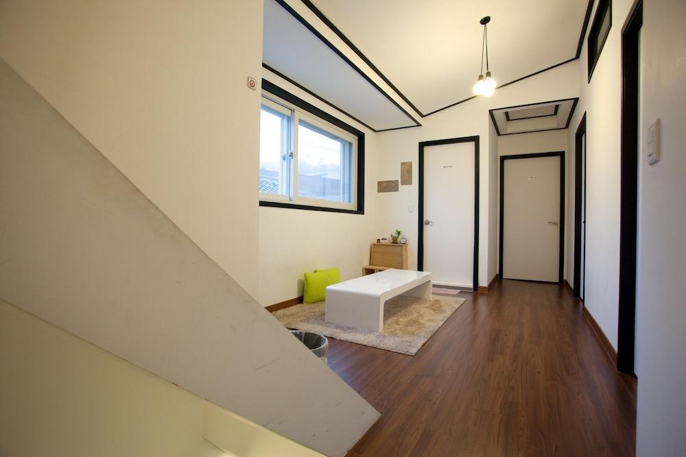 Gonggan Guesthouse - Hallway