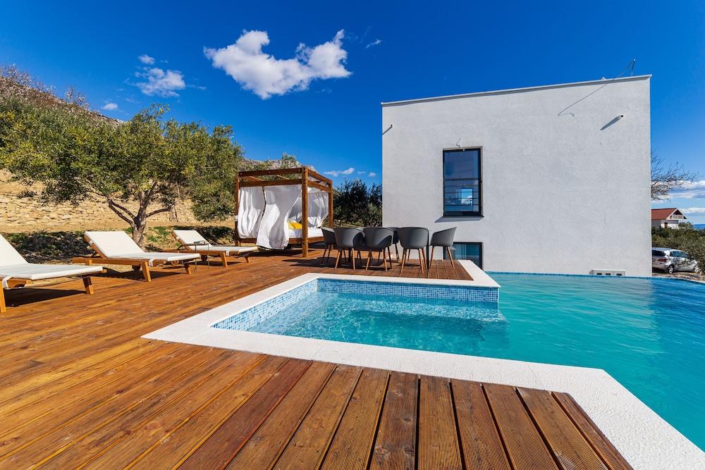 Dalmatian Oasis Luxury Villa - Featured Image