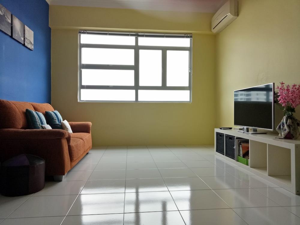3BdR&2Bth condo Middle of Penang - Featured Image