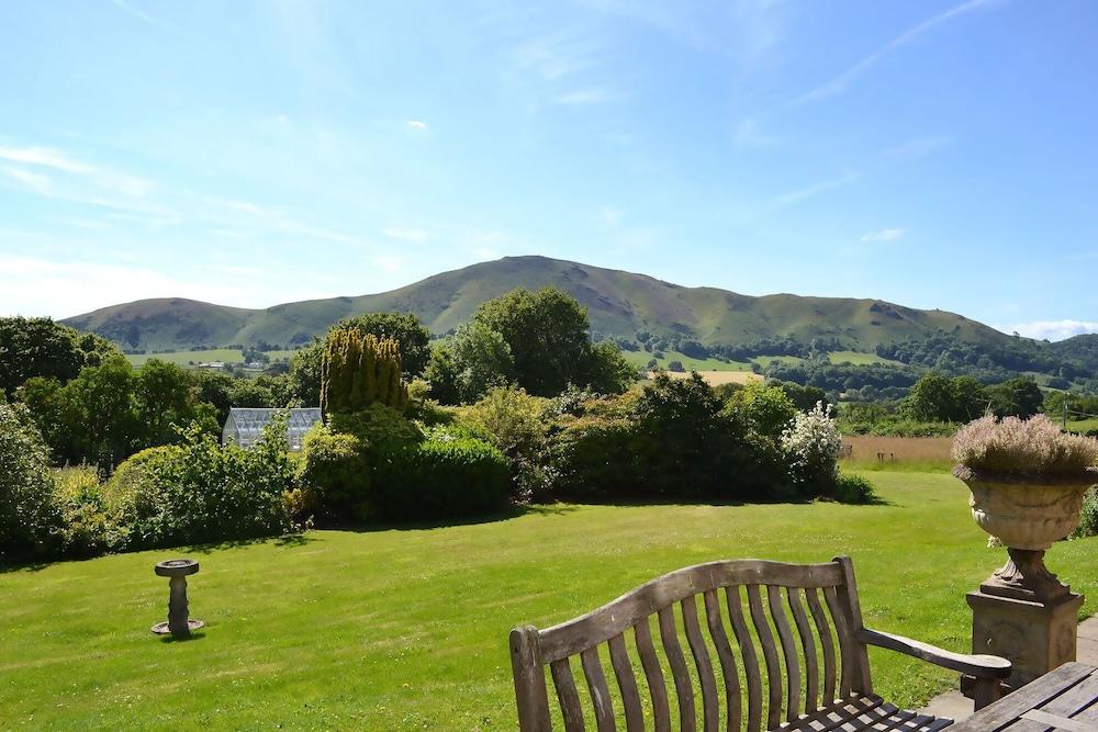 Beautiful detached country house nestled in the Shropshire Hills AONB - Property Grounds