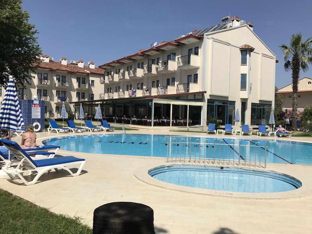 Aymes Hotel - Pool