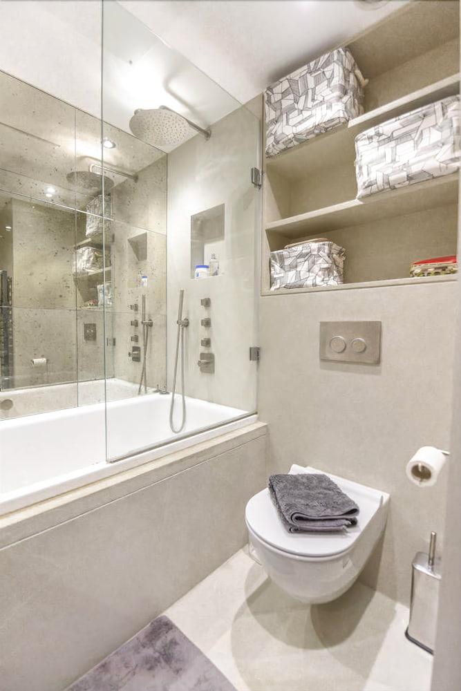 Loft Style Apartment in Central London! 2br! - Bathroom