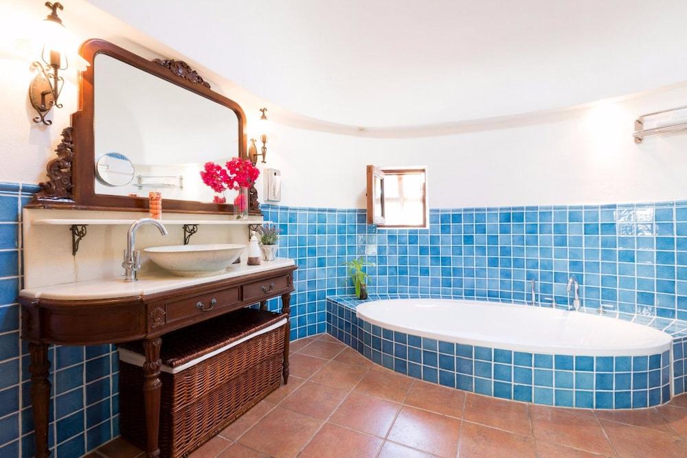 Villa Canseres - Jetted Tub