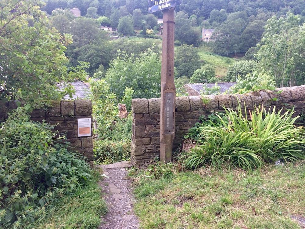 Charming 1-bed House in Hebden Bridge - Property Grounds
