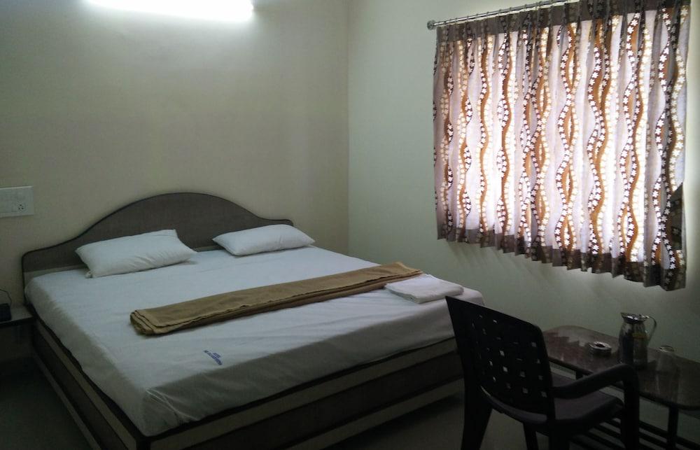 Hotel Sri BalaKrishna - Room