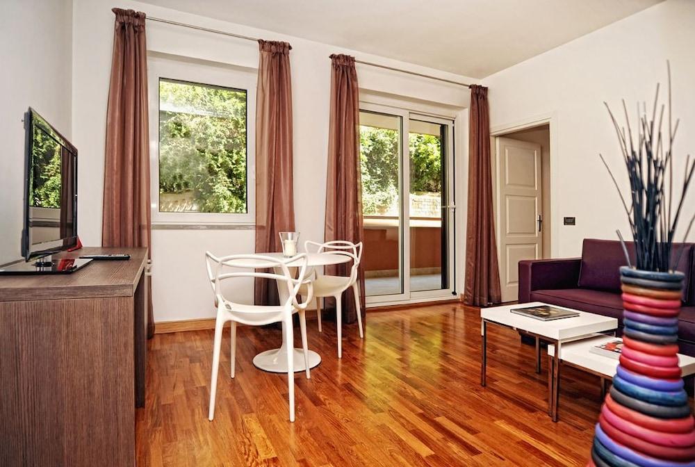 Suites Rome 55 - Living Room