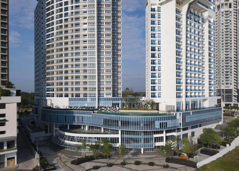 Pinetree Marina Resort - Property Grounds