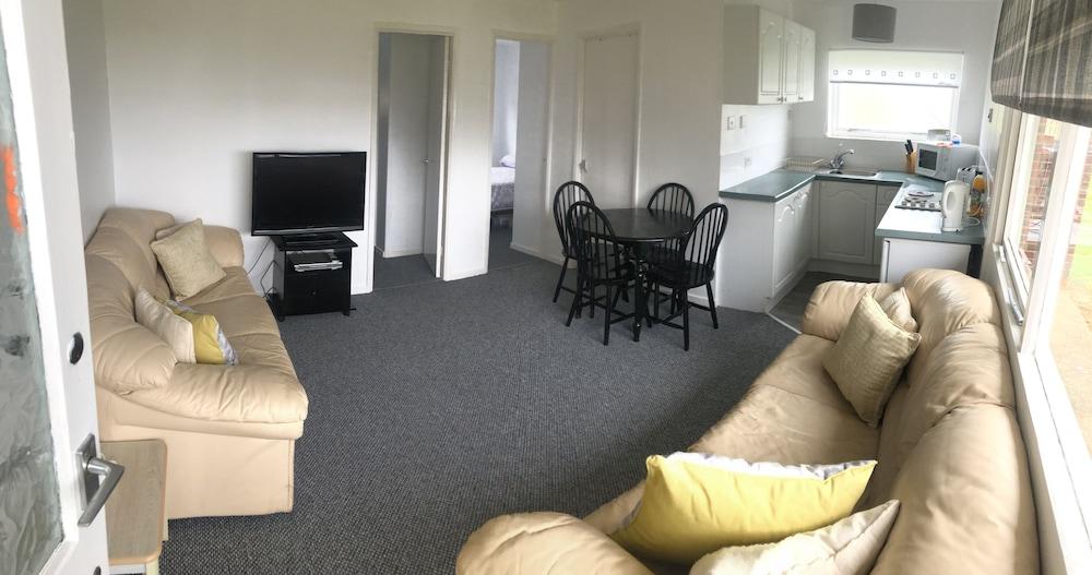 Inviting 2-bed Apartment in Hemsby - Featured Image