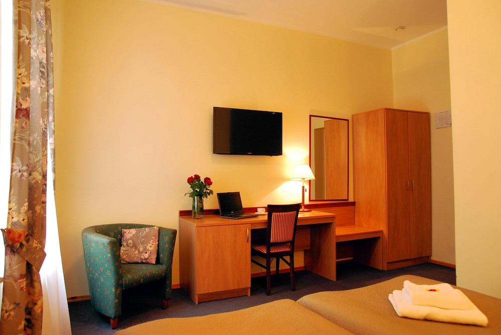City Gate Hotel - Room