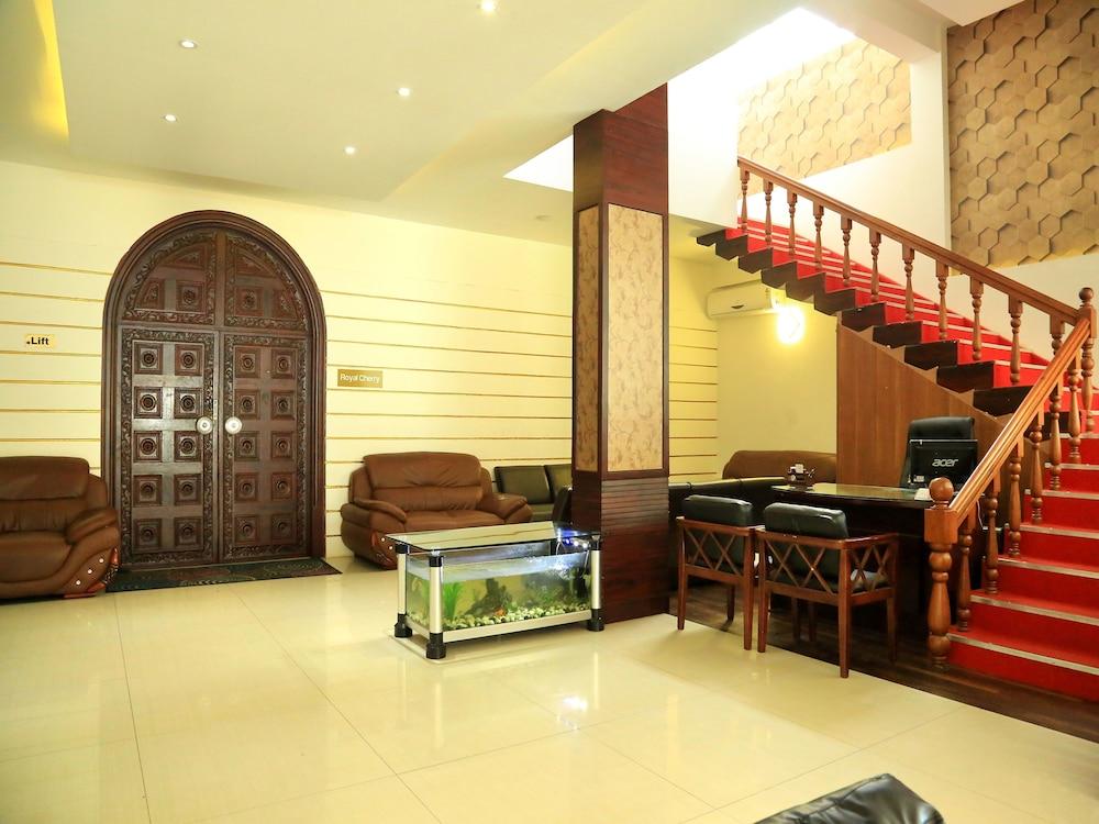 OYO 1684 Hotel Malabar inn - Lobby