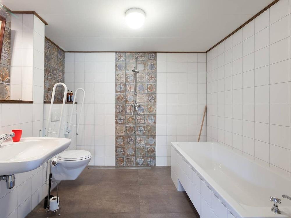Elegant Holiday Home With Horssen With Terrace - Bathroom
