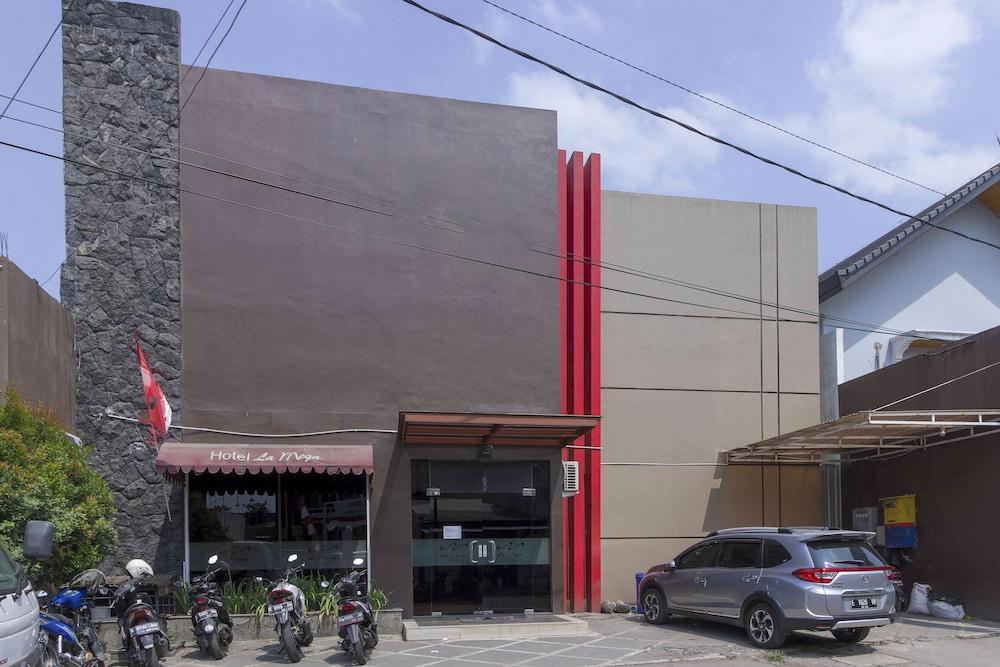 RedDoorz Near Pasar Pagi Cirebon - Exterior detail