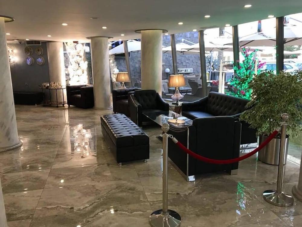 Salmiya International Hotel - Lobby Sitting Area