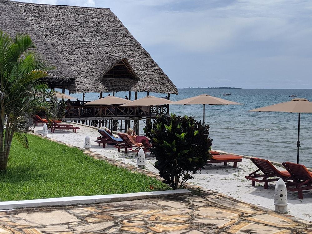 Amaan Ocean Kihinani Hotel - Featured Image