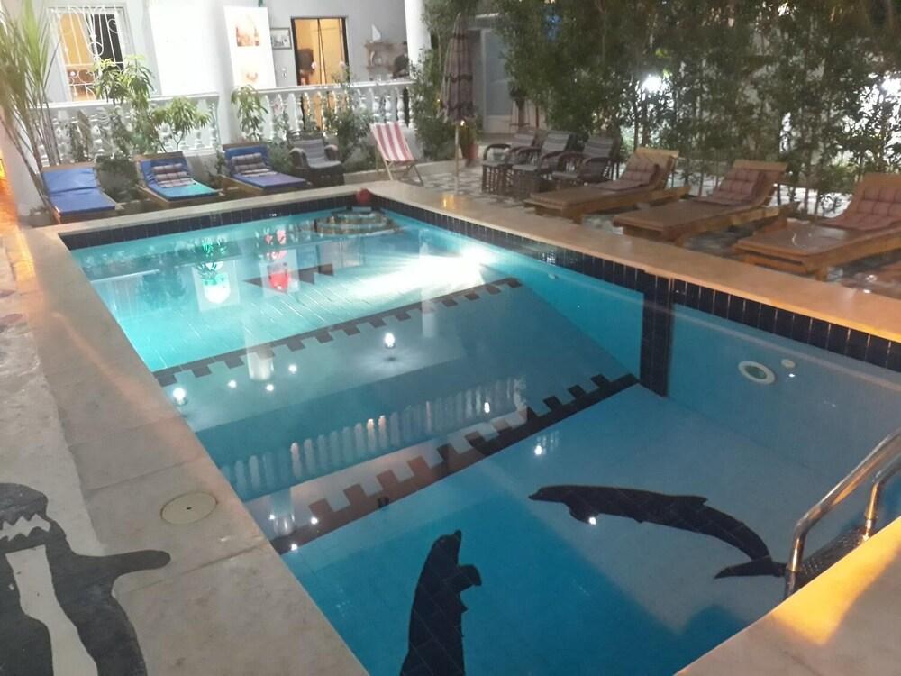 VIP Apartments Luxor - Pool