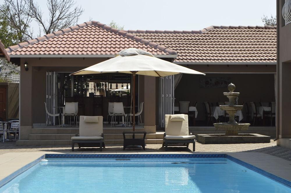 Lakeview Boutique Hotel & Conference Center - Outdoor Pool