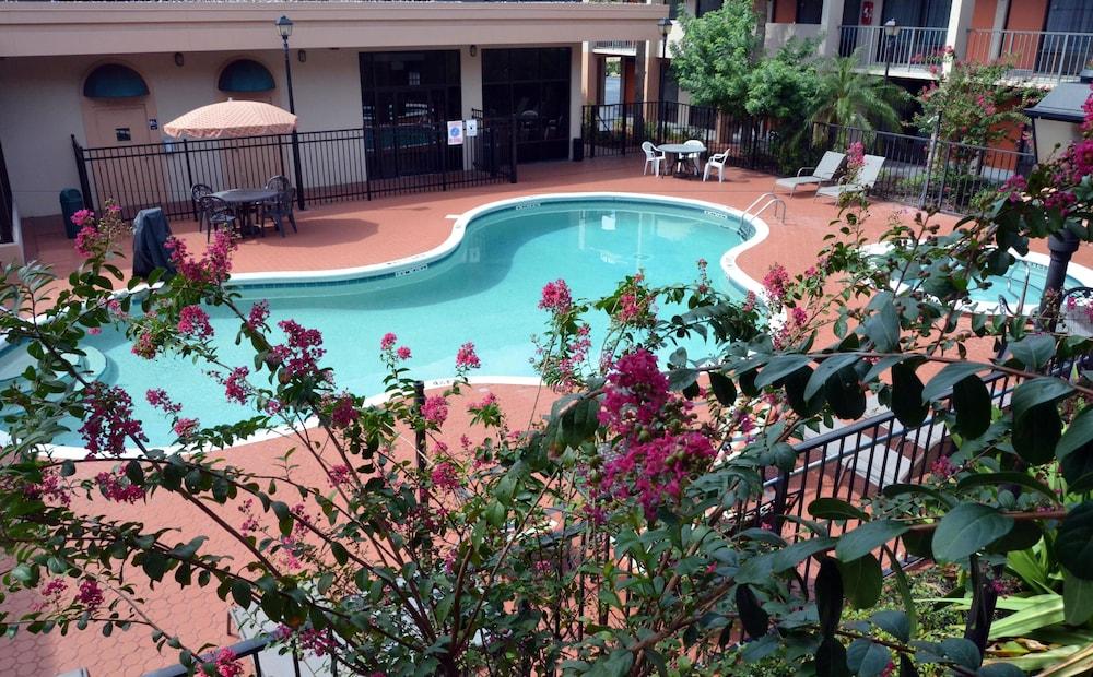 Days Inn & Suites by Wyndham Orlando Airport - Outdoor Pool