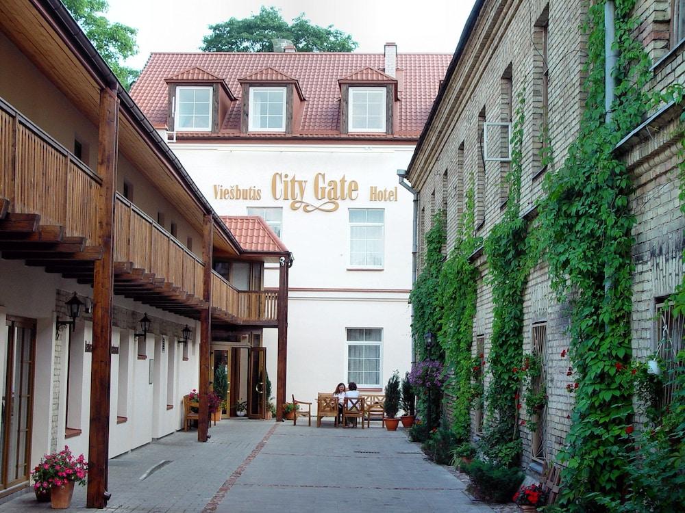 City Gate Hotel - Featured Image