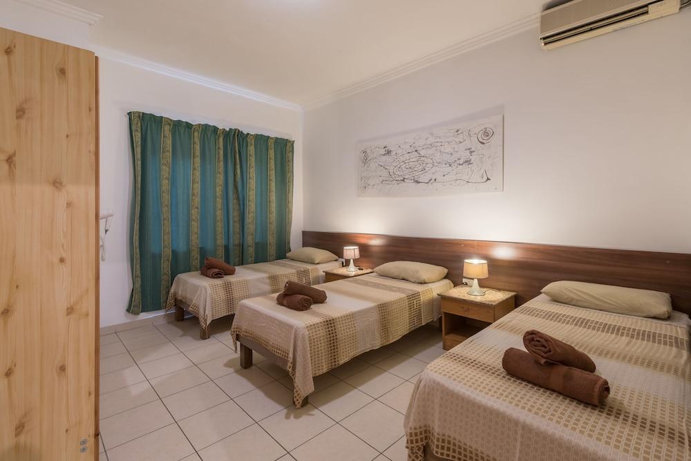 Spinola Bay Mansion Seafront Apartment by Getaways Malta - Room