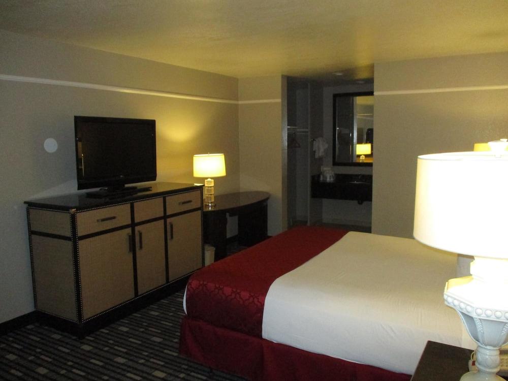 SureStay Hotel by Best Western Buena Park Anaheim - Room